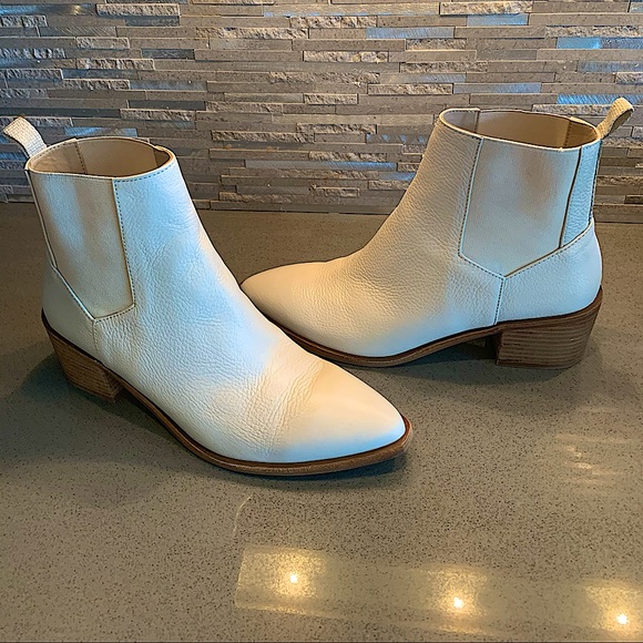 Chinese Laundry ecru bootie, - Picture 2 of 2